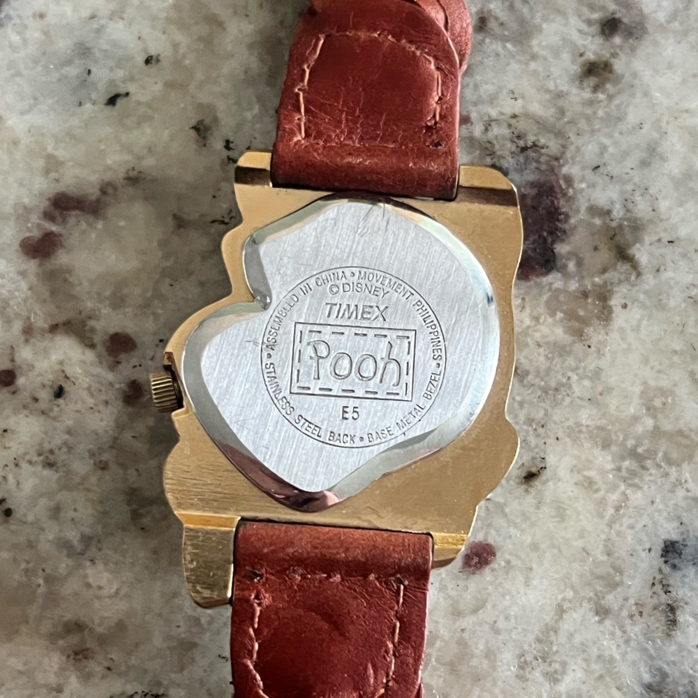 Disney Pooh Vintage Timex with Gold Accent - Picture 2 of 5